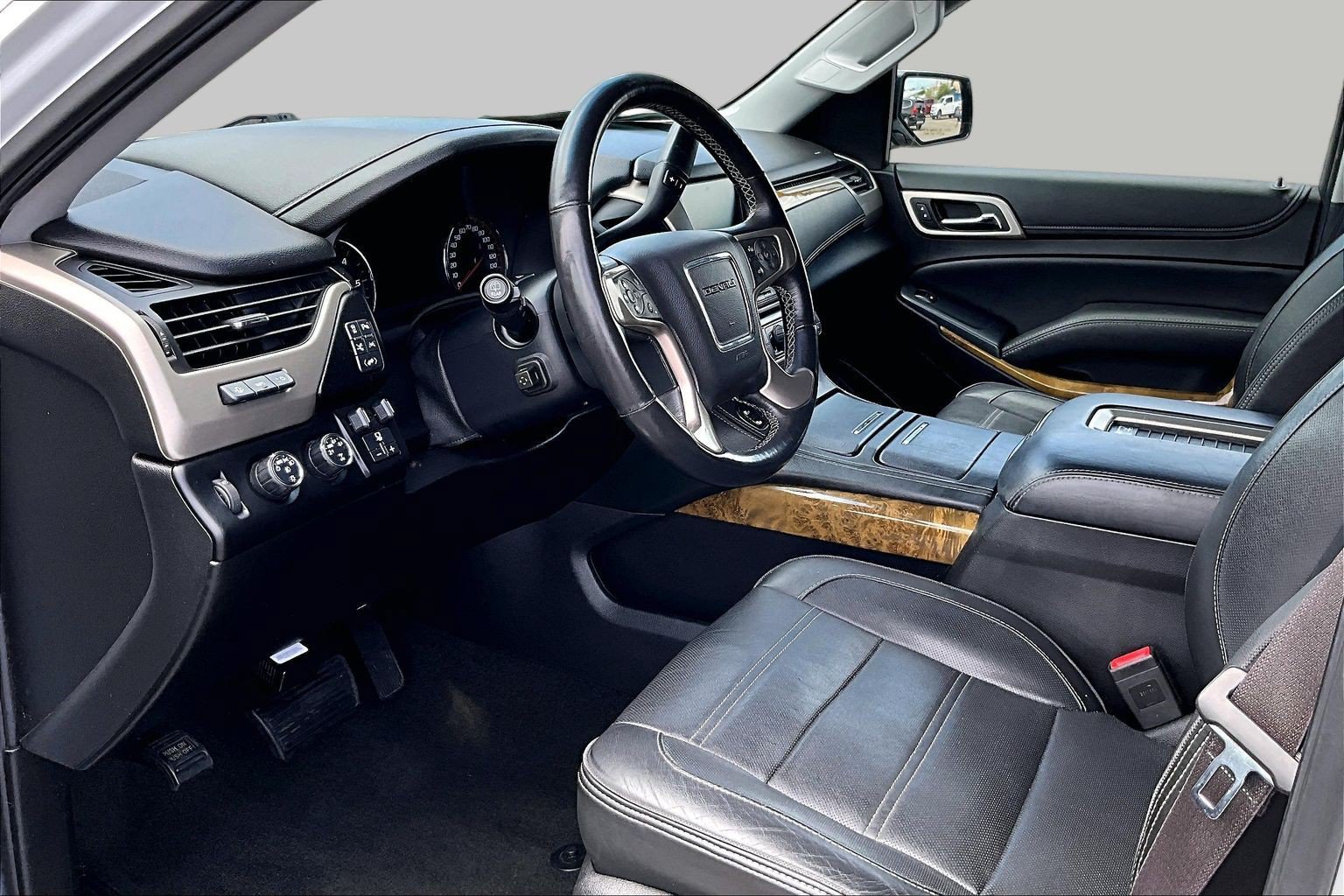 Used 2016 GMC Yukon Denali w/ Open Road Package AWD/4WD image 12