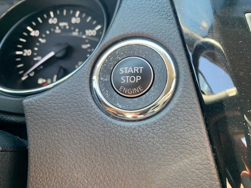 Used 2018 Nissan Rogue SV image 26