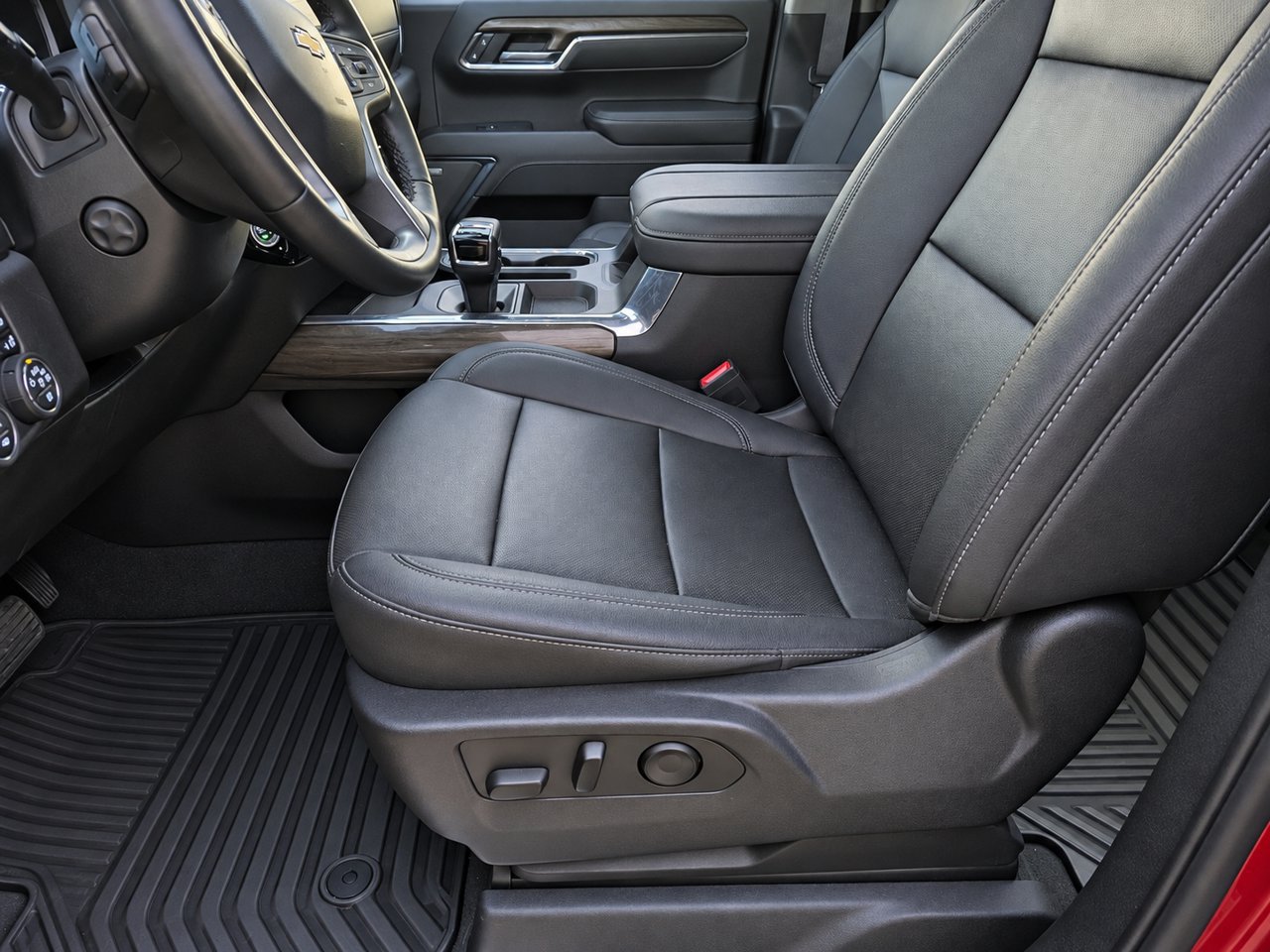 Certified 2024 Chevrolet Silverado 1500 LTZ w/ LTZ Premium Package AWD/4WD image 15