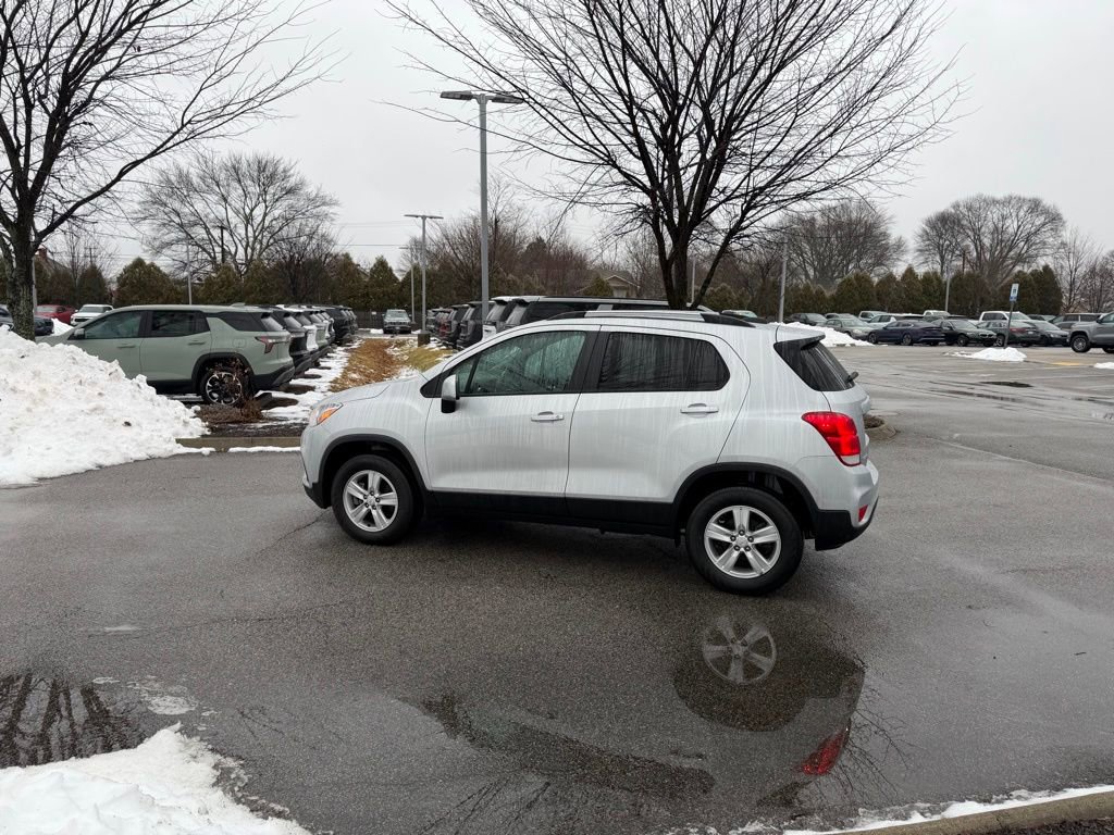 Used 2022 Chevrolet Trax LT w/ LT Convenience Package image 8