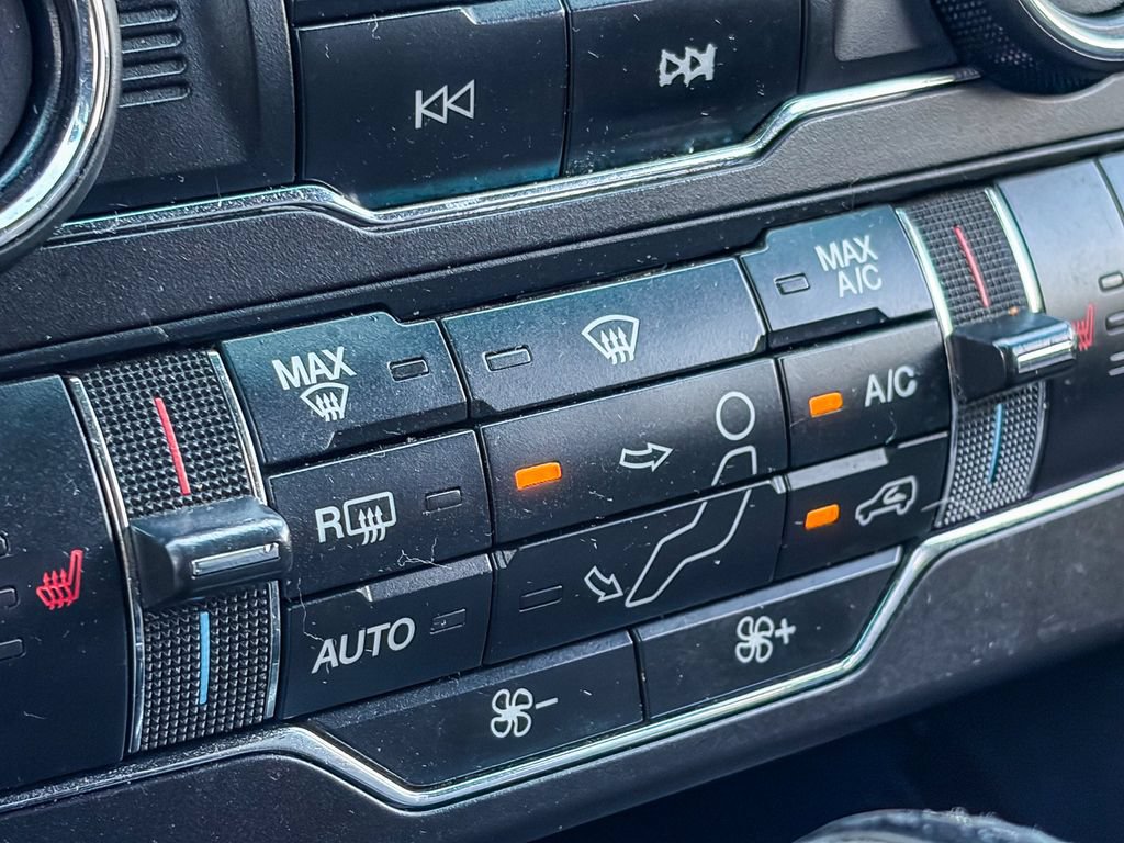 Used 2017 Ford Explorer XLT w/ Equipment Group 202A FWD image 30