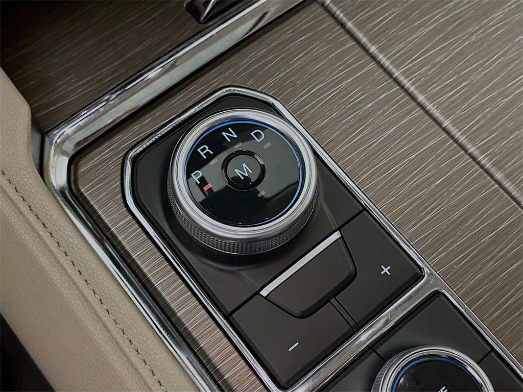 Used 2024 Ford Expedition Limited image 19