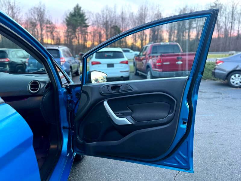 Used 2012 Ford Fiesta SE image 13