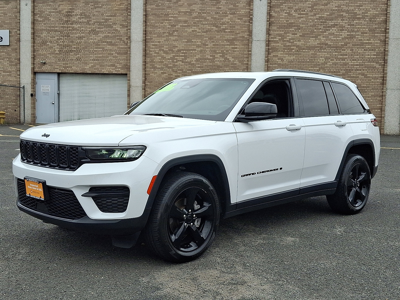 Used 2023 Jeep Grand Cherokee Altitude image 3