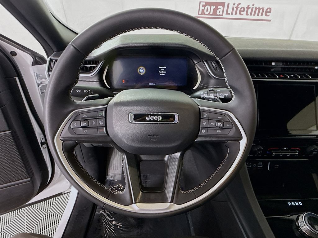 Used 2025 Jeep Grand Cherokee Laredo X AWD/4WD image 20