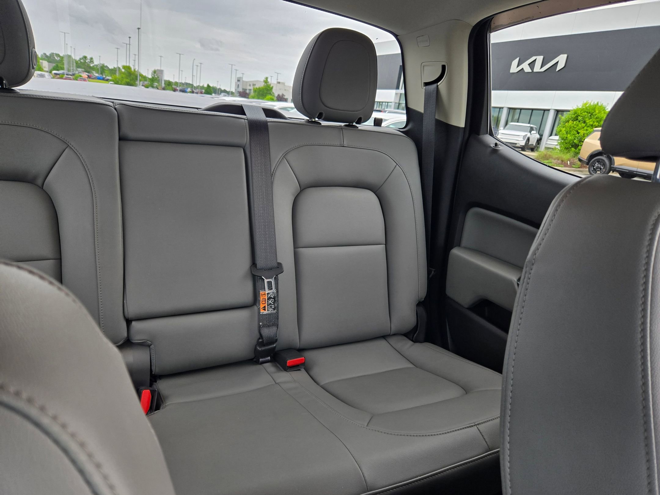 Used 2015 Chevrolet Colorado LT w/ Luxury Package RWD image 14
