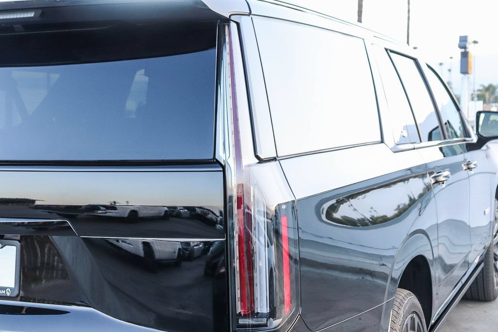Used 2026 Cadillac Escalade ESV V AWD/4WD image 10