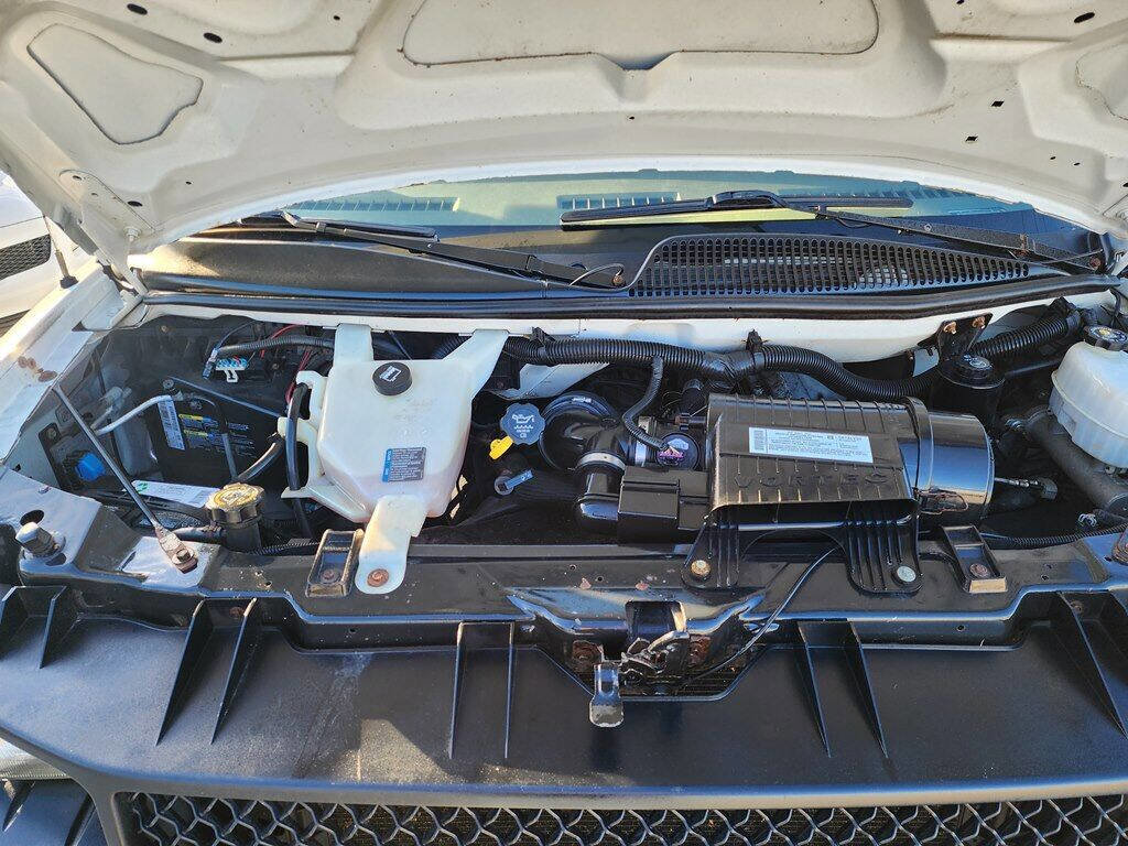 Used 2008 Chevrolet Express 2500 image 18