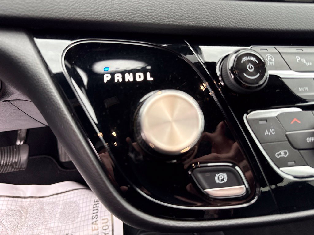 Used 2026 Chrysler Pacifica Select FWD image 32