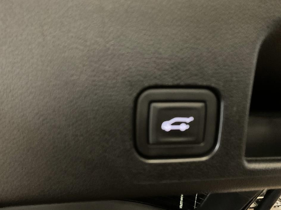 Used 2024 Chevrolet Equinox EV RS FWD image 16