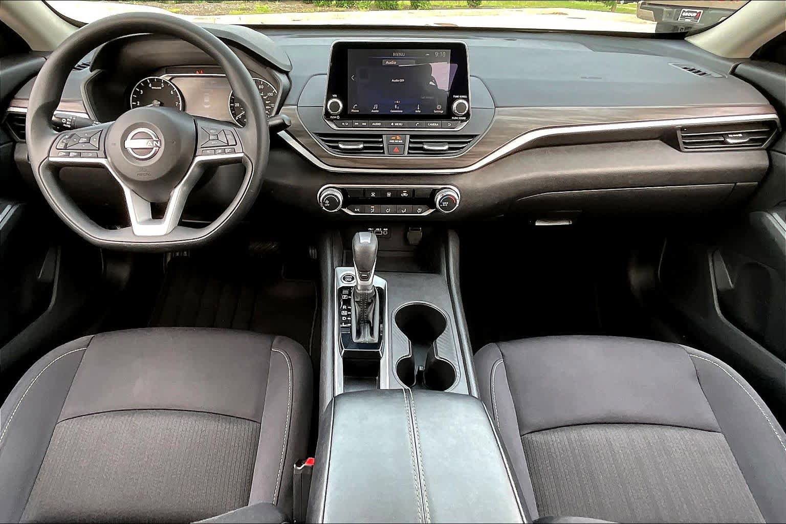Used 2025 Nissan Altima 2.5 SV FWD image 16