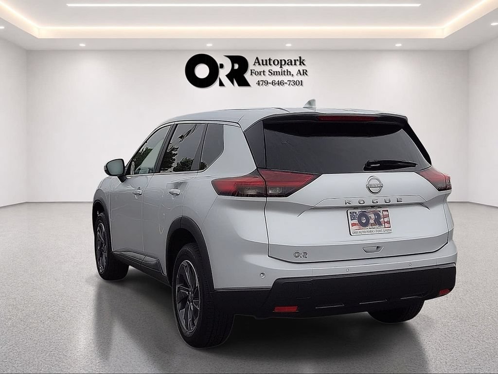 Used 2025 Nissan Rogue SV FWD image 4