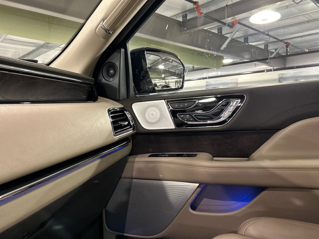Certified 2023 Lincoln Navigator L Reserve AWD/4WD image 19