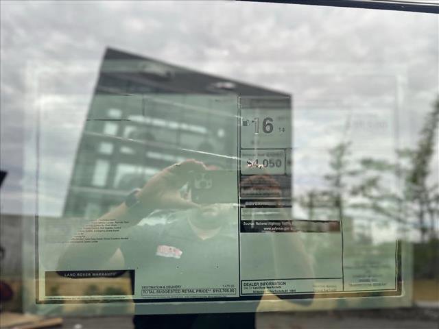 New 2024 Land Rover Defender 110 SE image 22