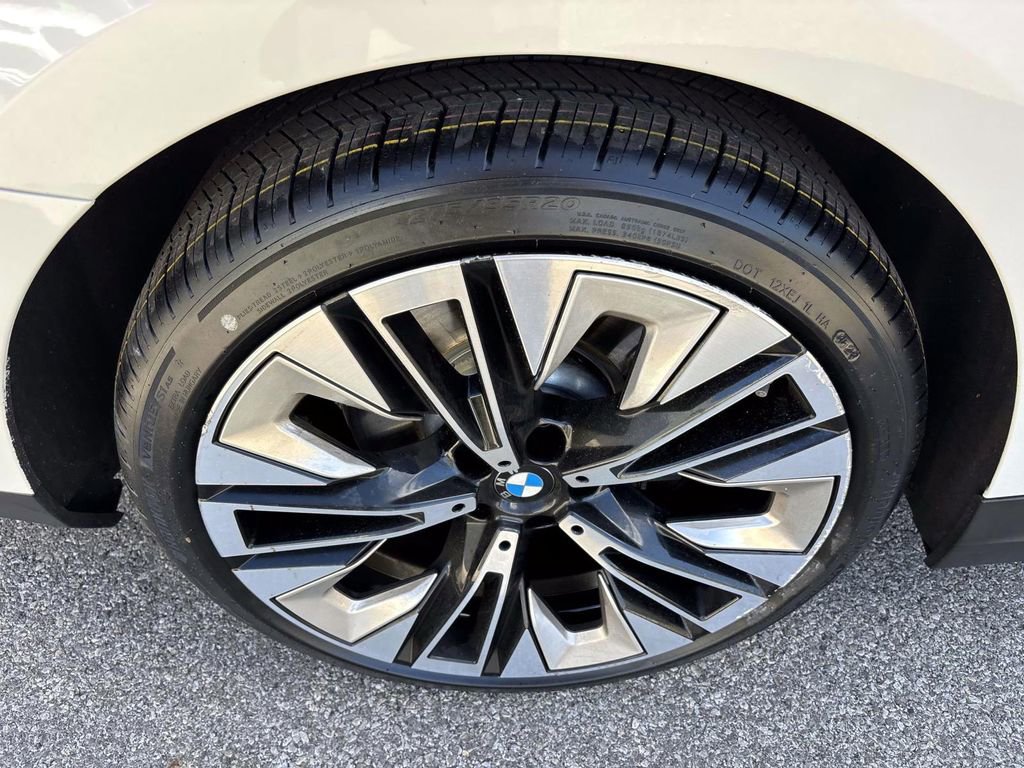Certified 2025 BMW 540i xDrive image 10
