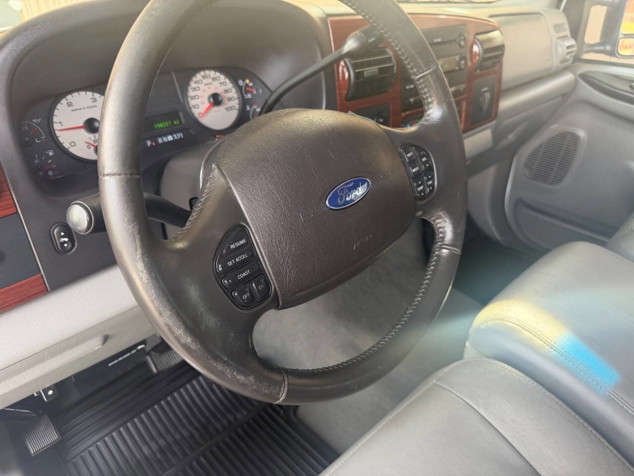 Used 2005 Ford F350 Lariat image 29