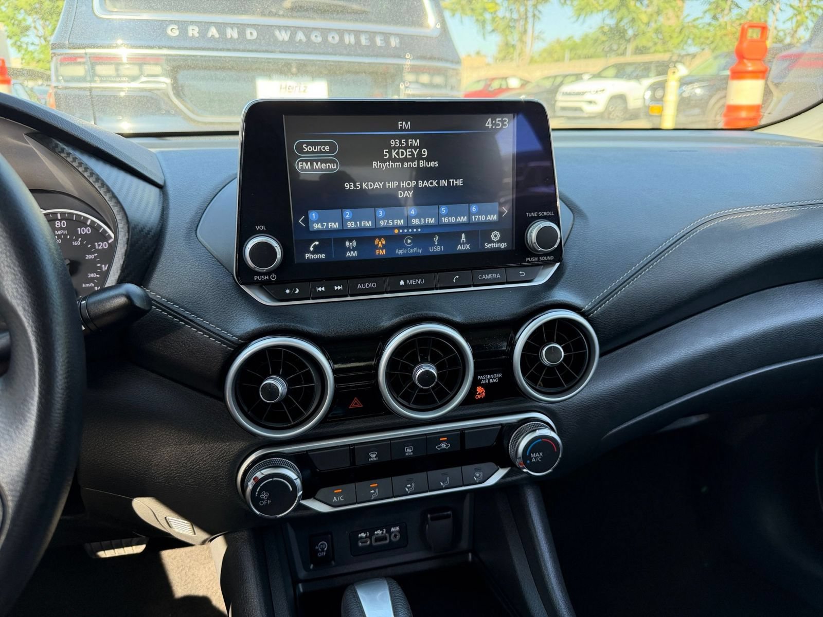 Used 2025 Nissan Sentra SV FWD image 17