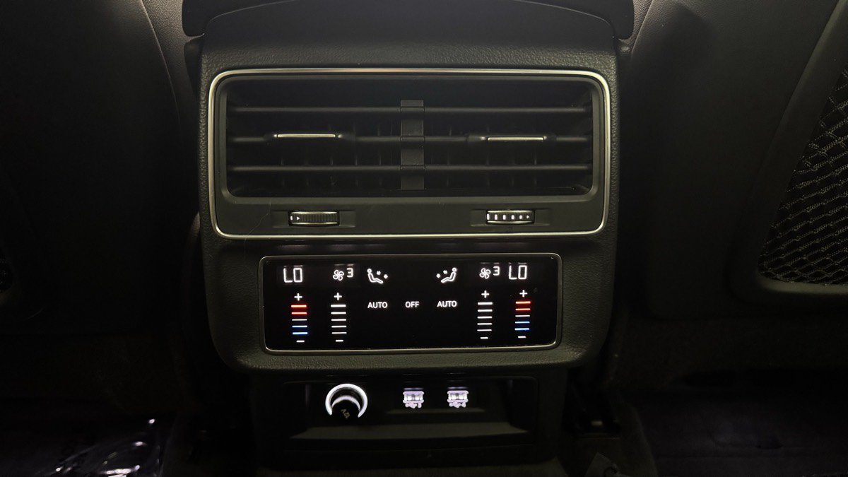 Used 2020 Audi Q8 Premium Plus w/ Premium Plus Package AWD/4WD image 31