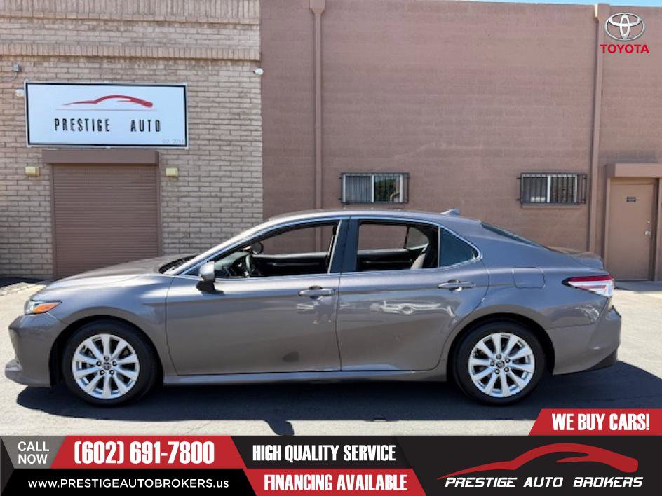 Used 2020 Toyota Camry LE image 1