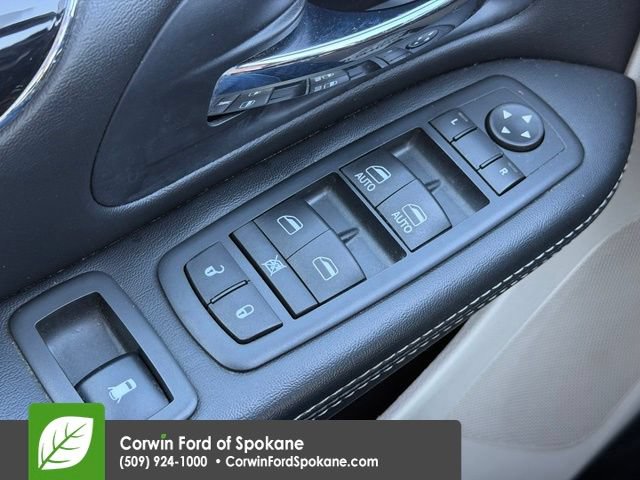Used 2016 Dodge Grand Caravan SE FWD image 18