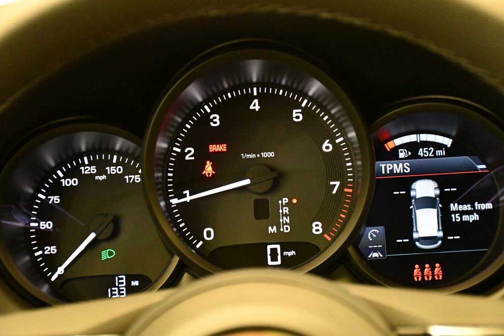 Certified 2025 Porsche Macan image 29