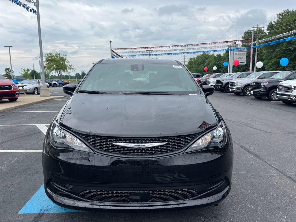 New 2025 Chrysler Voyager LX image 3