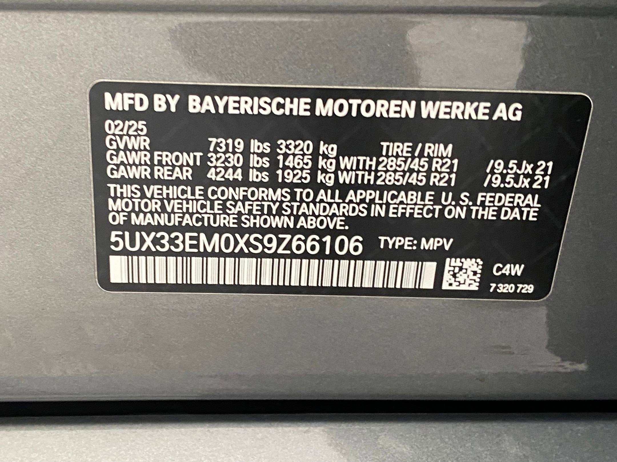 Used 2025 BMW X7 M60i w/ Executive Package image 21