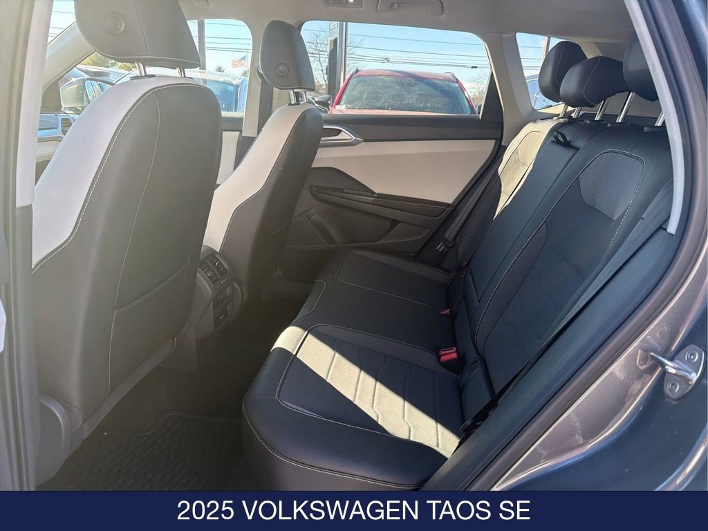 Used 2025 Volkswagen Taos SE image 12