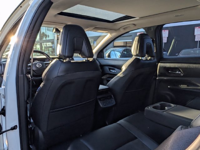 Used 2024 Nissan Ariya FWD image 14