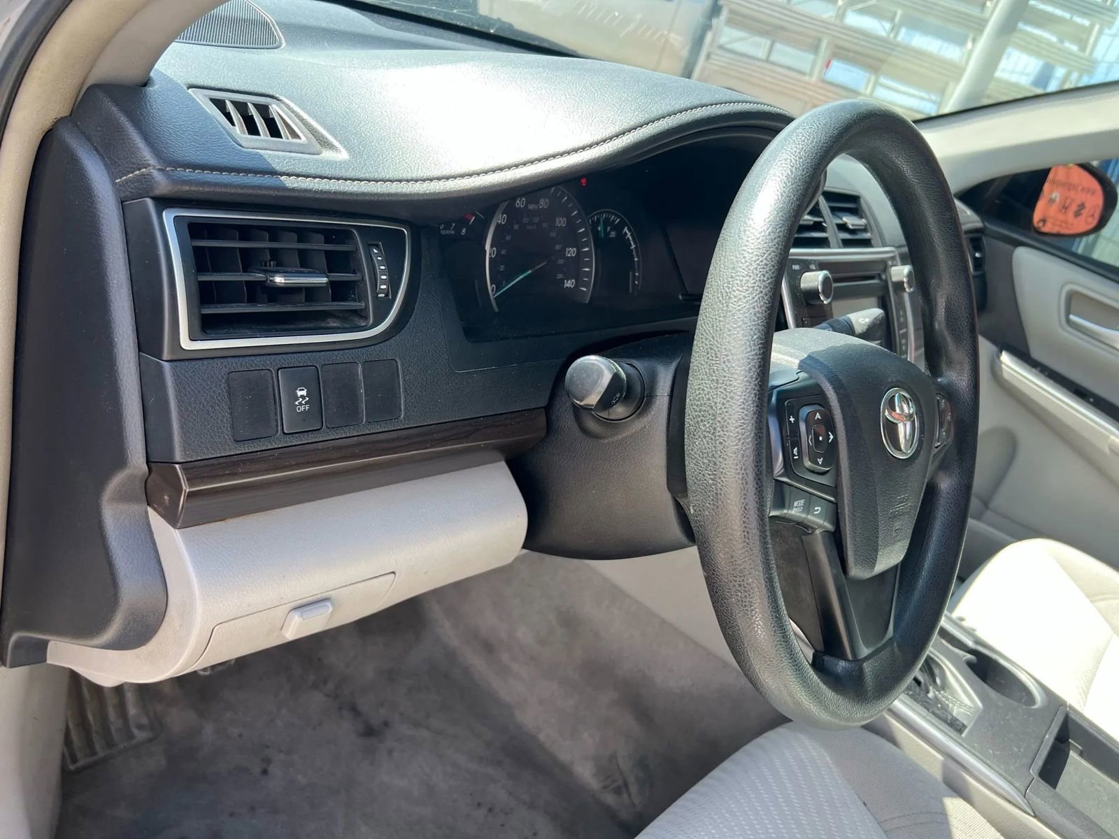 Used 2015 Toyota Camry LE image 13