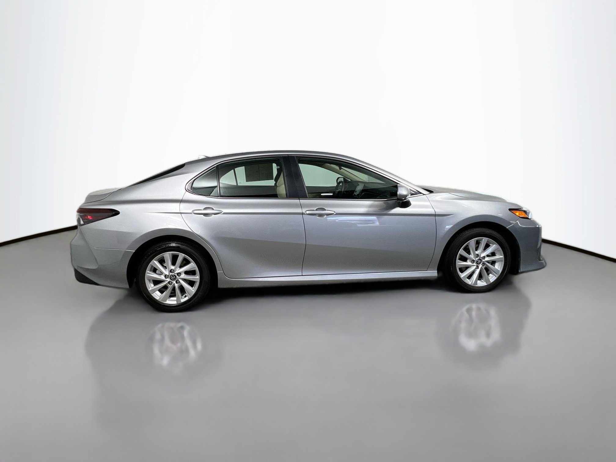 Used 2024 Toyota Camry LE FWD image 3