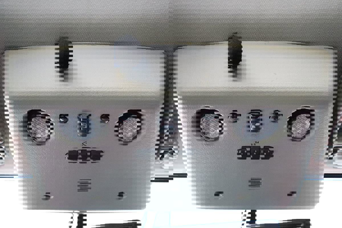 Used 2005 HUMMER H2 SUT w/ Preferred Equipment Group image 12