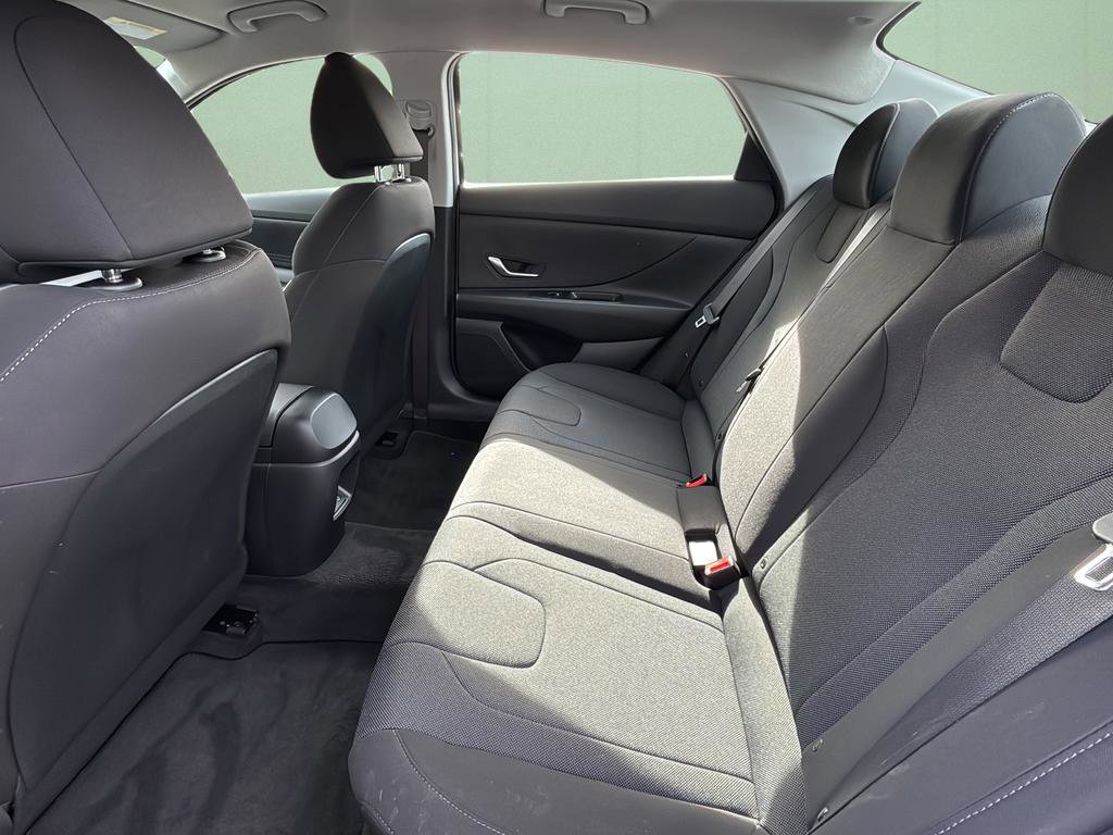 Certified 2025 Hyundai Elantra SE image 20