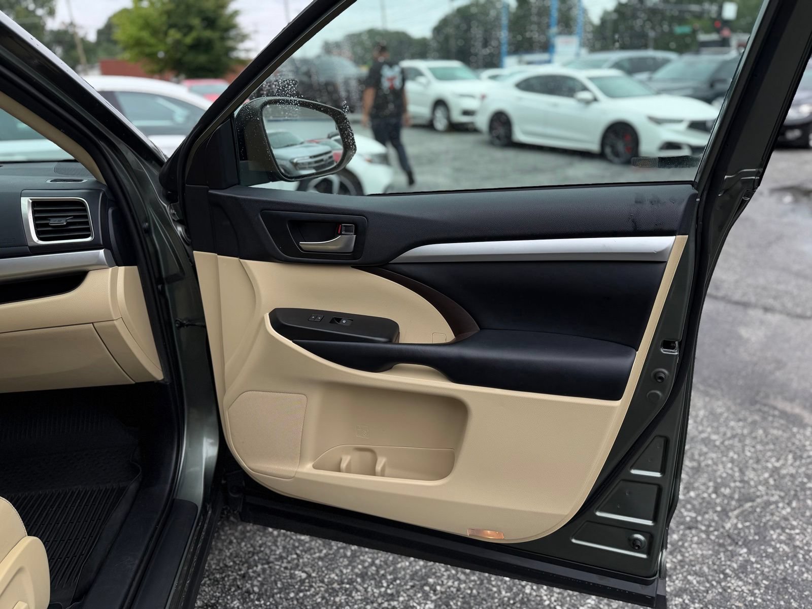 Used 2019 Toyota Highlander XLE AWD/4WD image 21