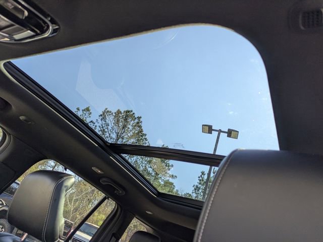 Used 2022 Jeep Grand Cherokee Overland w/ Luxury Tech Group IV image 24