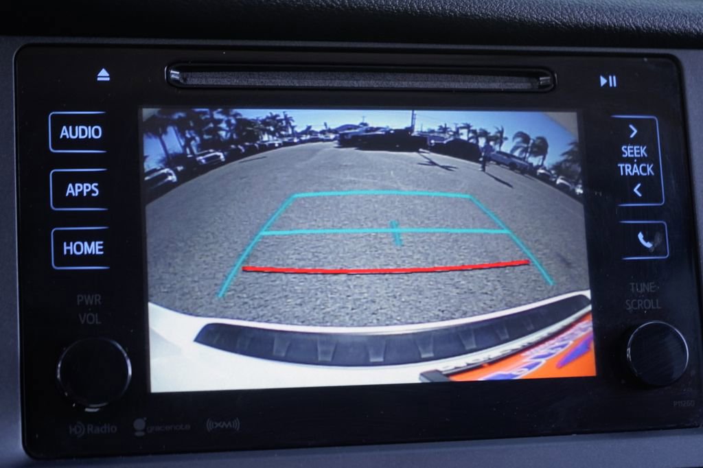 Used 2016 Toyota Sienna SE image 30