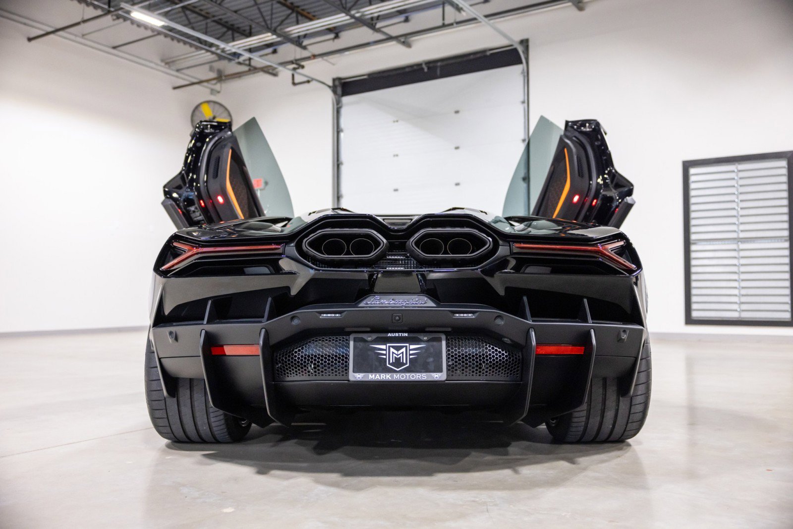 Used 2025 Lamborghini Revuelto image 5