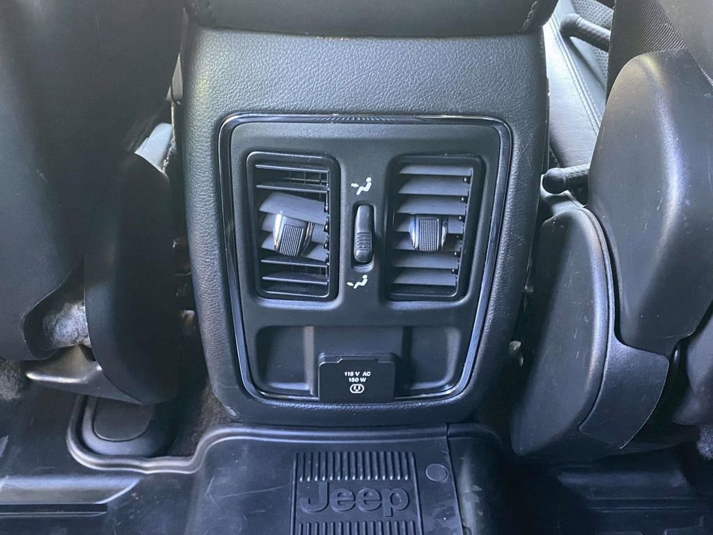Used 2020 Jeep Grand Cherokee Altitude image 11