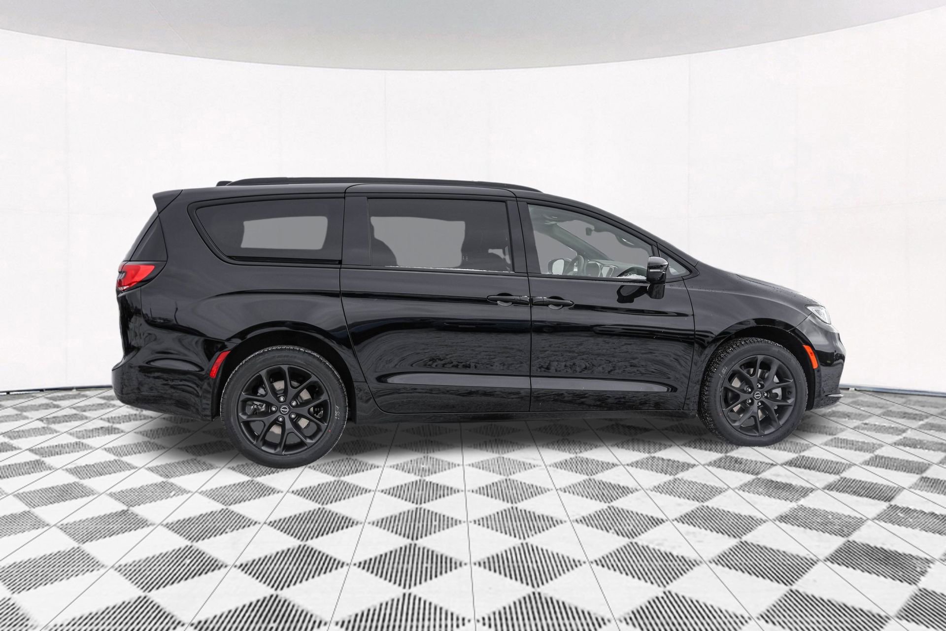 New 2026 Chrysler Pacifica Limited w/ S Appearance Package AWD/4WD image 17
