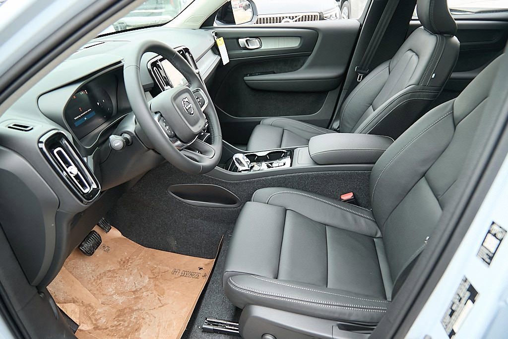 New 2026 Volvo XC40 B5 Plus w/ Climate Package image 14