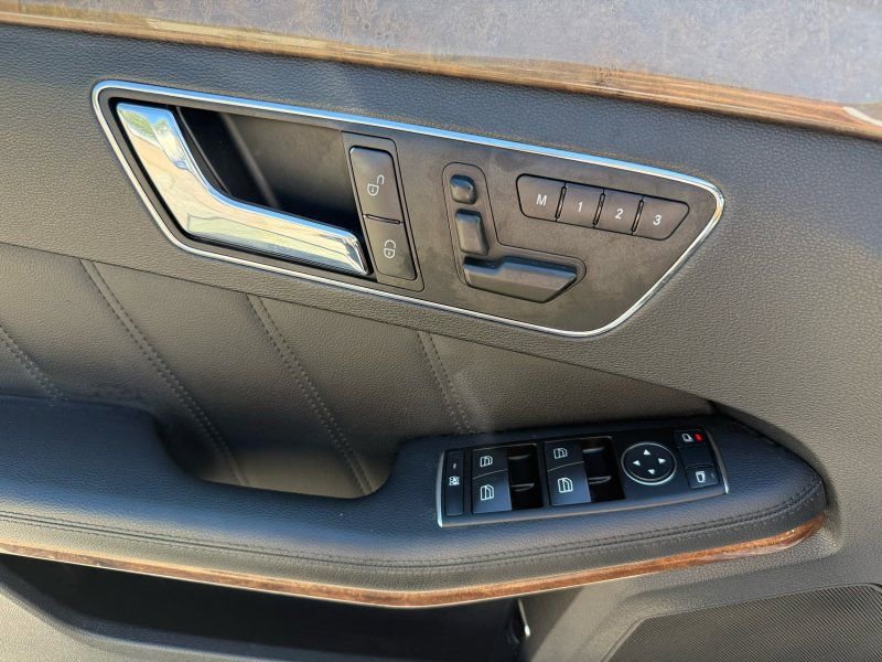 Used 2011 Mercedes-Benz E 350 4MATIC image 22