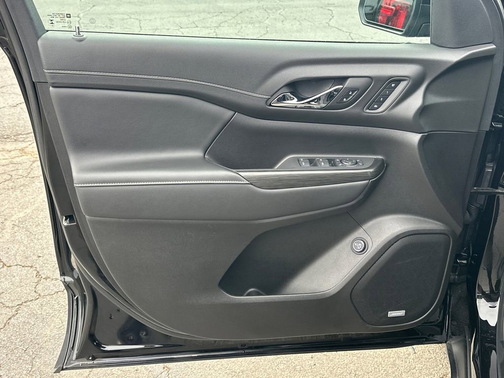 Used 2023 GMC Acadia SLT w/ Preferred Package image 11