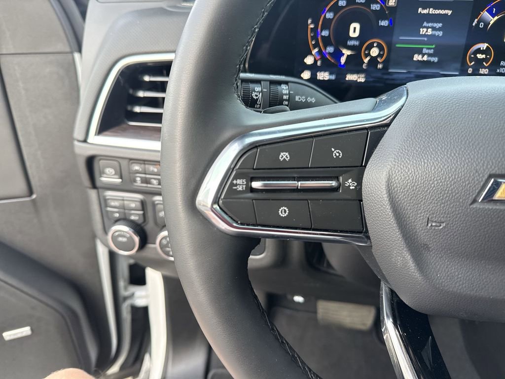 Used 2025 Chevrolet Suburban Premier AWD/4WD image 16