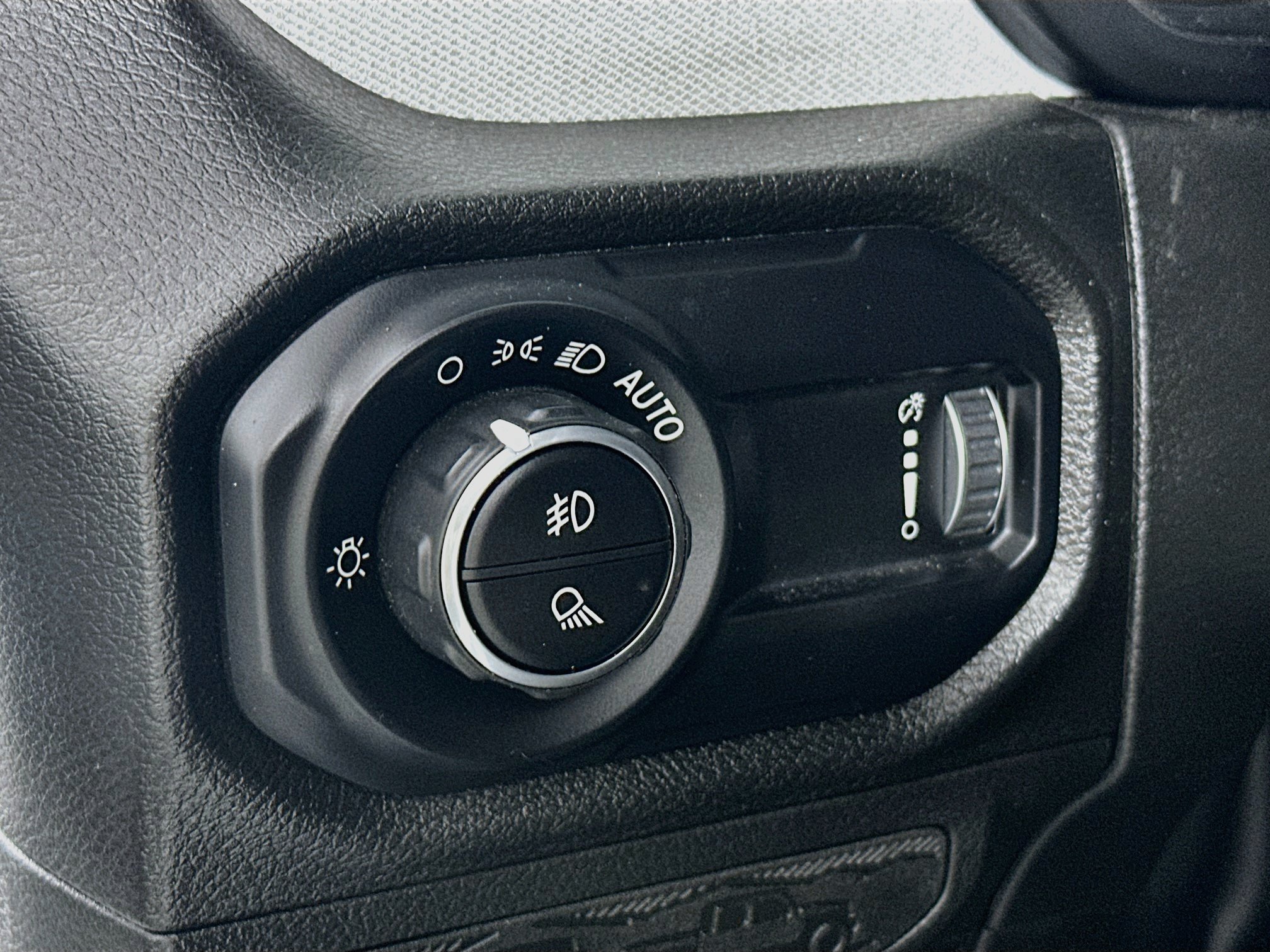 Used 2024 Jeep Gladiator Sport AWD/4WD image 10