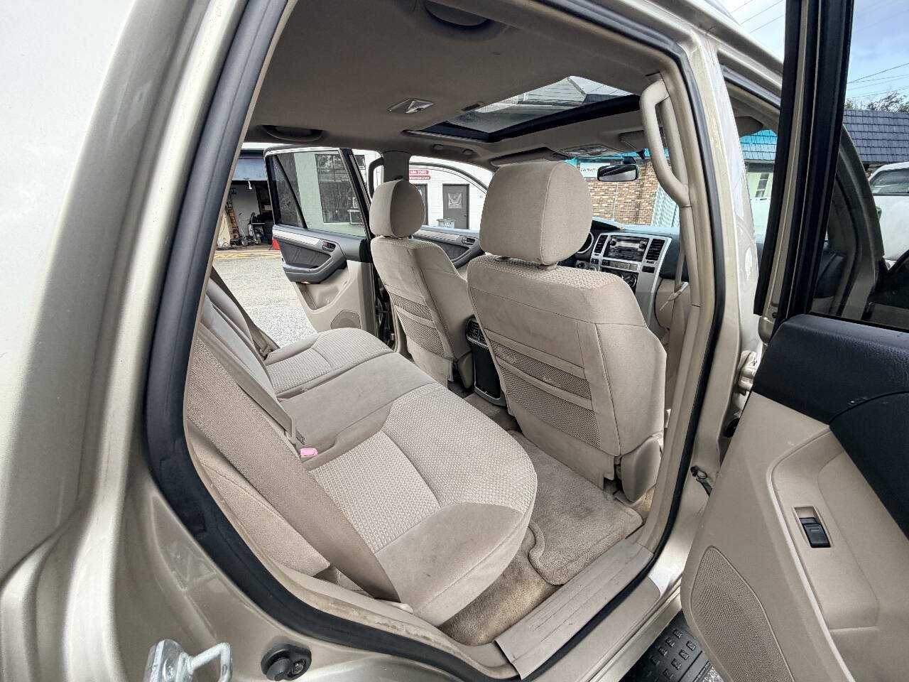 Used 2004 Toyota 4Runner SR5 AWD/4WD image 62