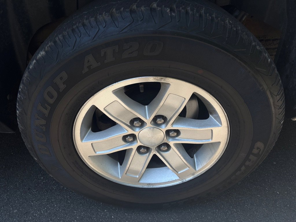 Used 2011 GMC Yukon XL SLT w/ SLT-2 Equipment Package AWD/4WD image 9