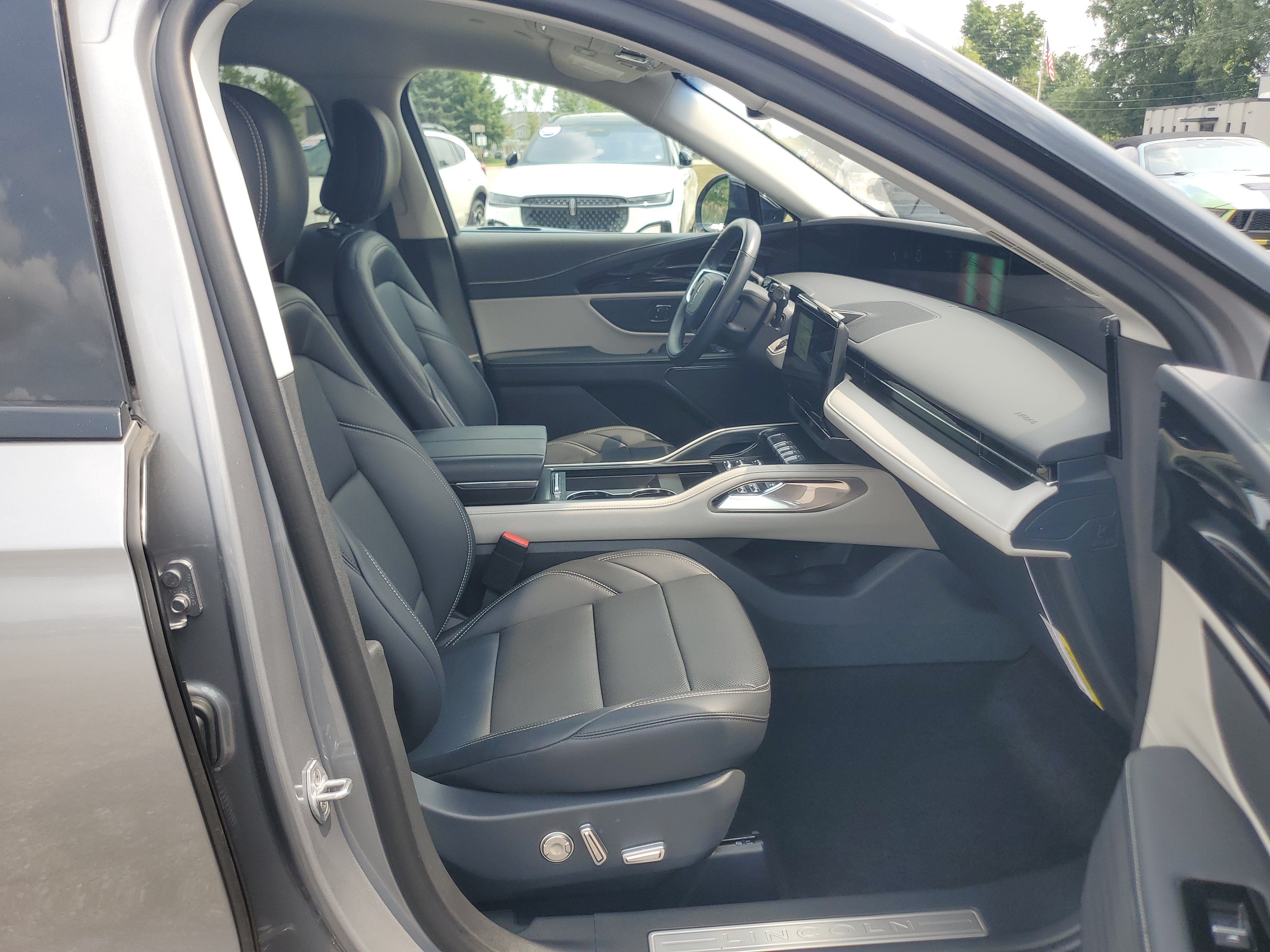 Certified 2024 Lincoln Nautilus Premier AWD/4WD image 9