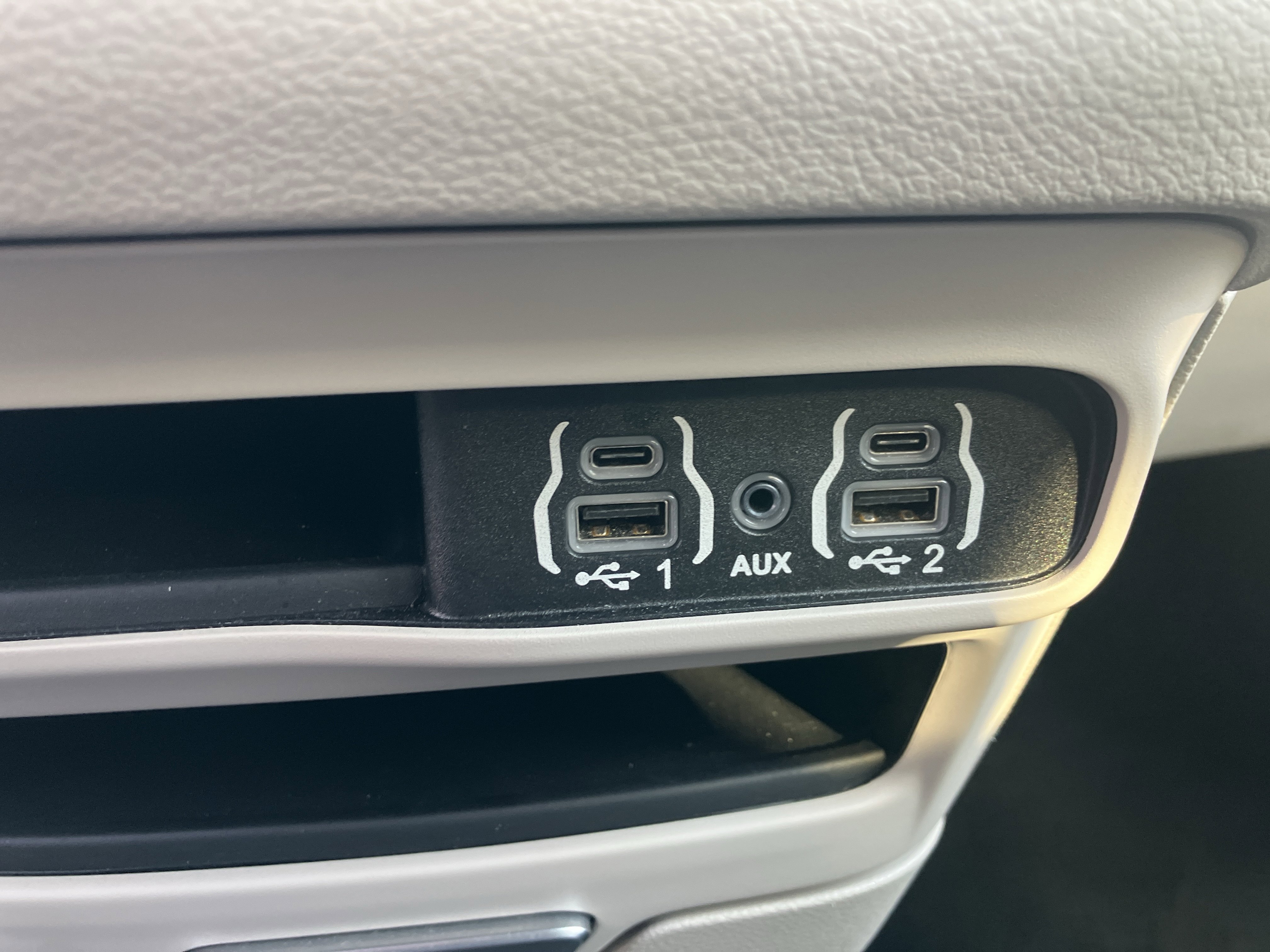 Used 2024 Chrysler Pacifica Touring-L image 30