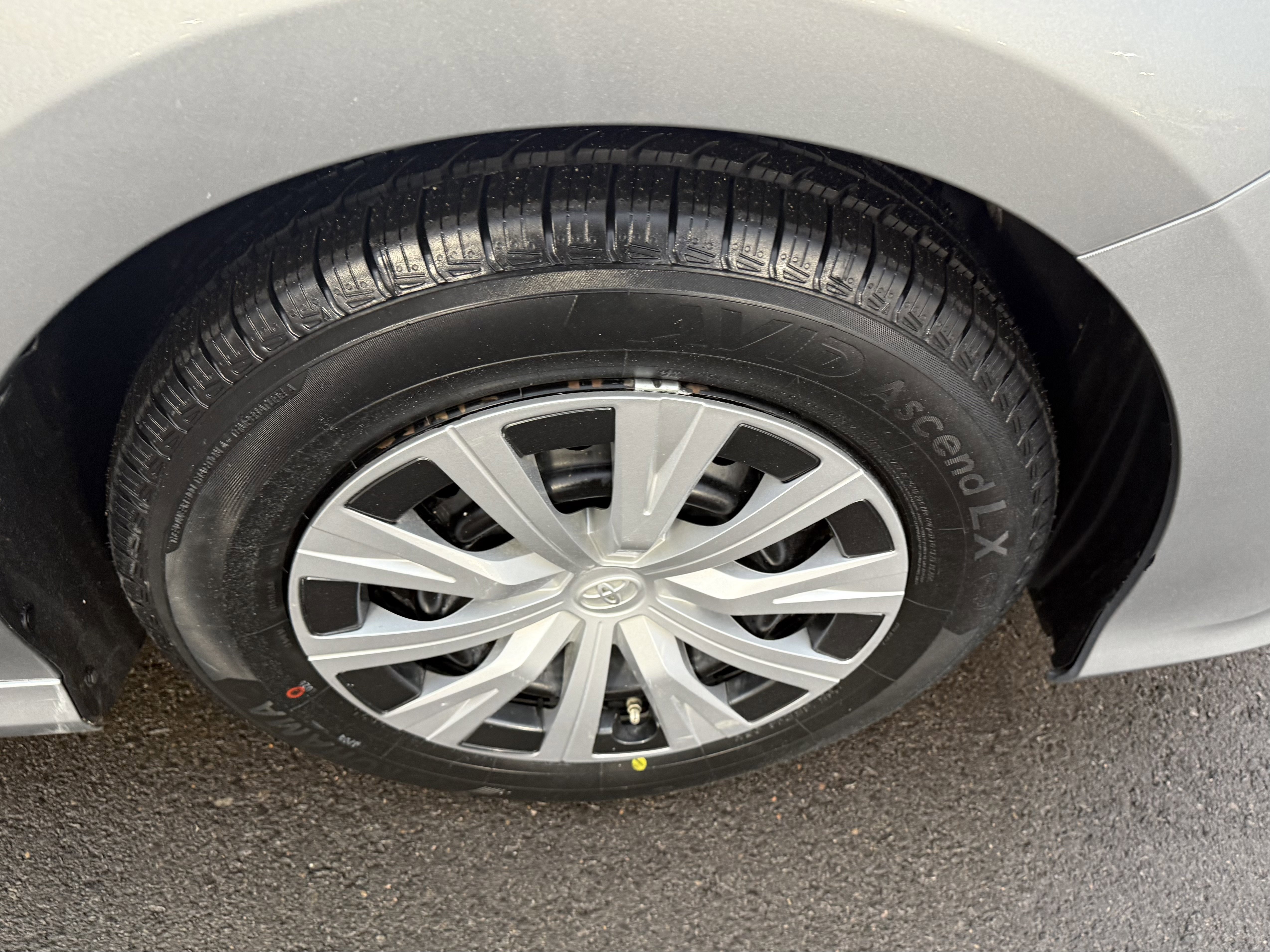 Certified 2019 Toyota Camry LE image 3