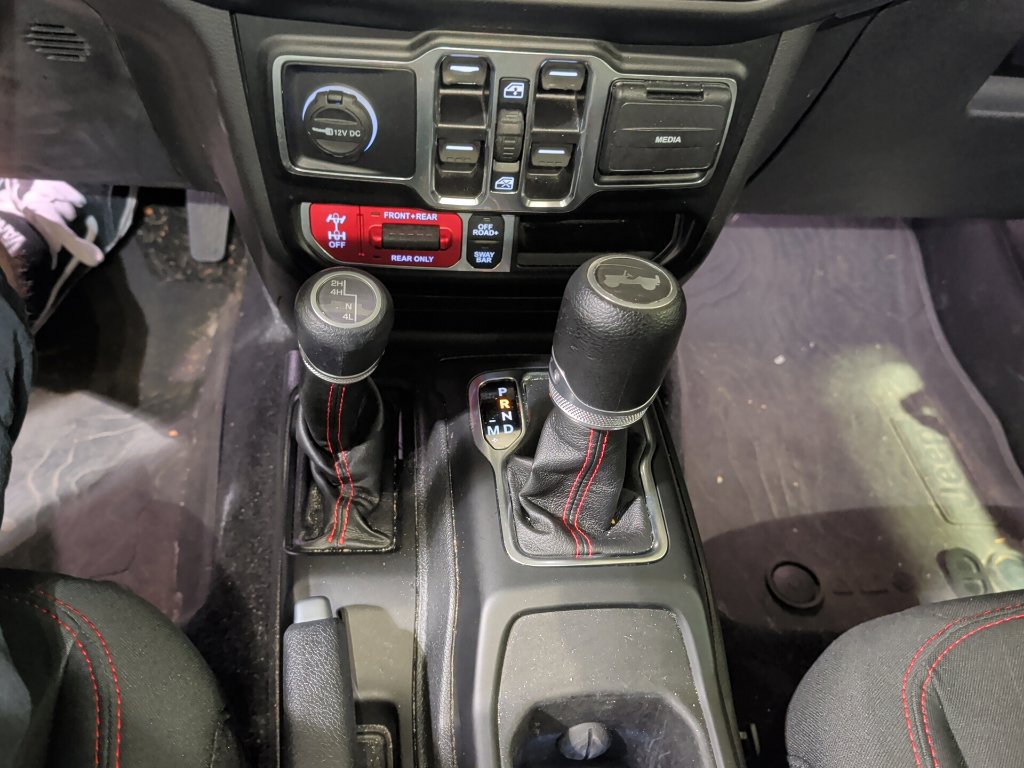 Used 2022 Jeep Wrangler Unlimited Rubicon w/ Dual Top Group AWD/4WD image 16